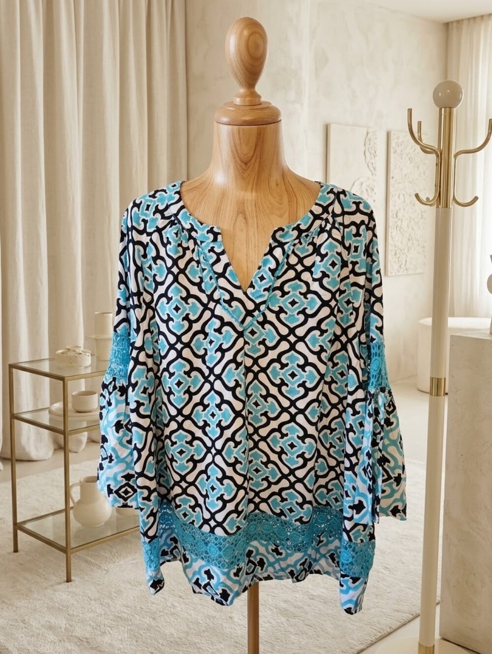 Crown & Ivy XL Turquoise & Black Oversized Bell Sleeve Top